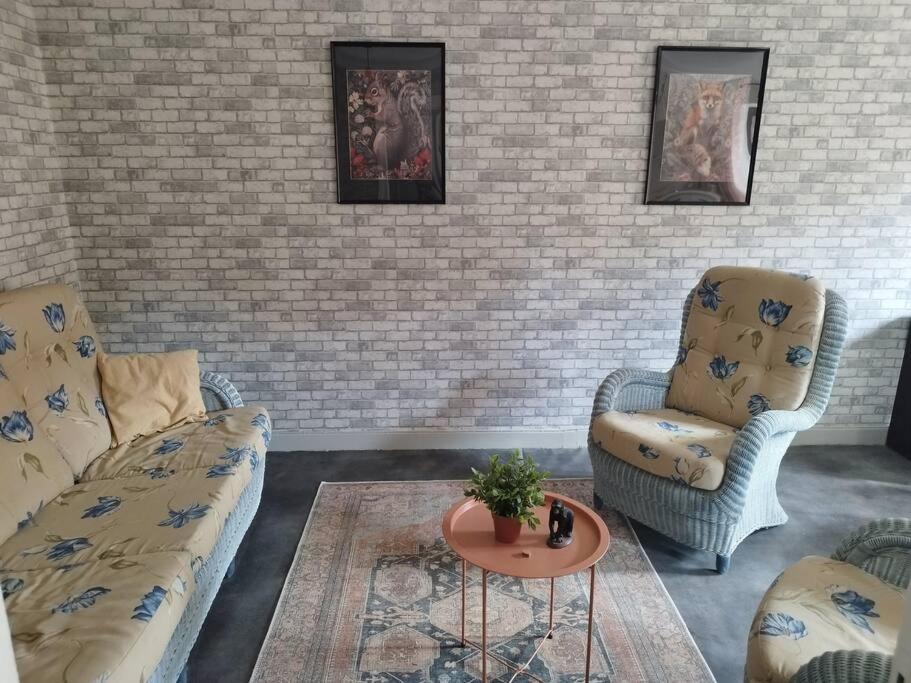 Jolie Maison De Bourg Tout Equipee 10Km D'Ambert Saint-Amant-Roche-Savine エクステリア 写真